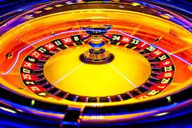 Texas Hold'em poker gameplay showing community cards and player positions
